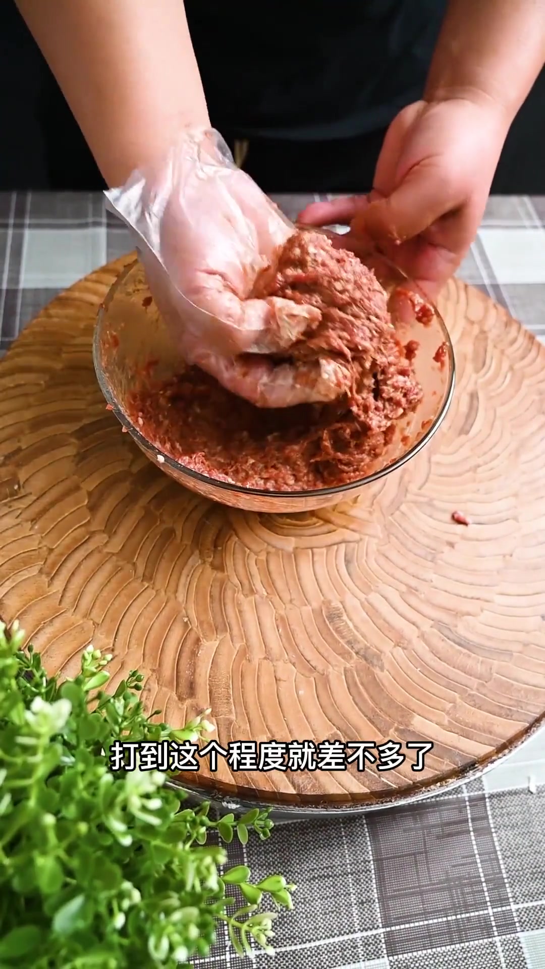 调鲜嫩多汁羊肉馅的方法,包饺子包包子超美味