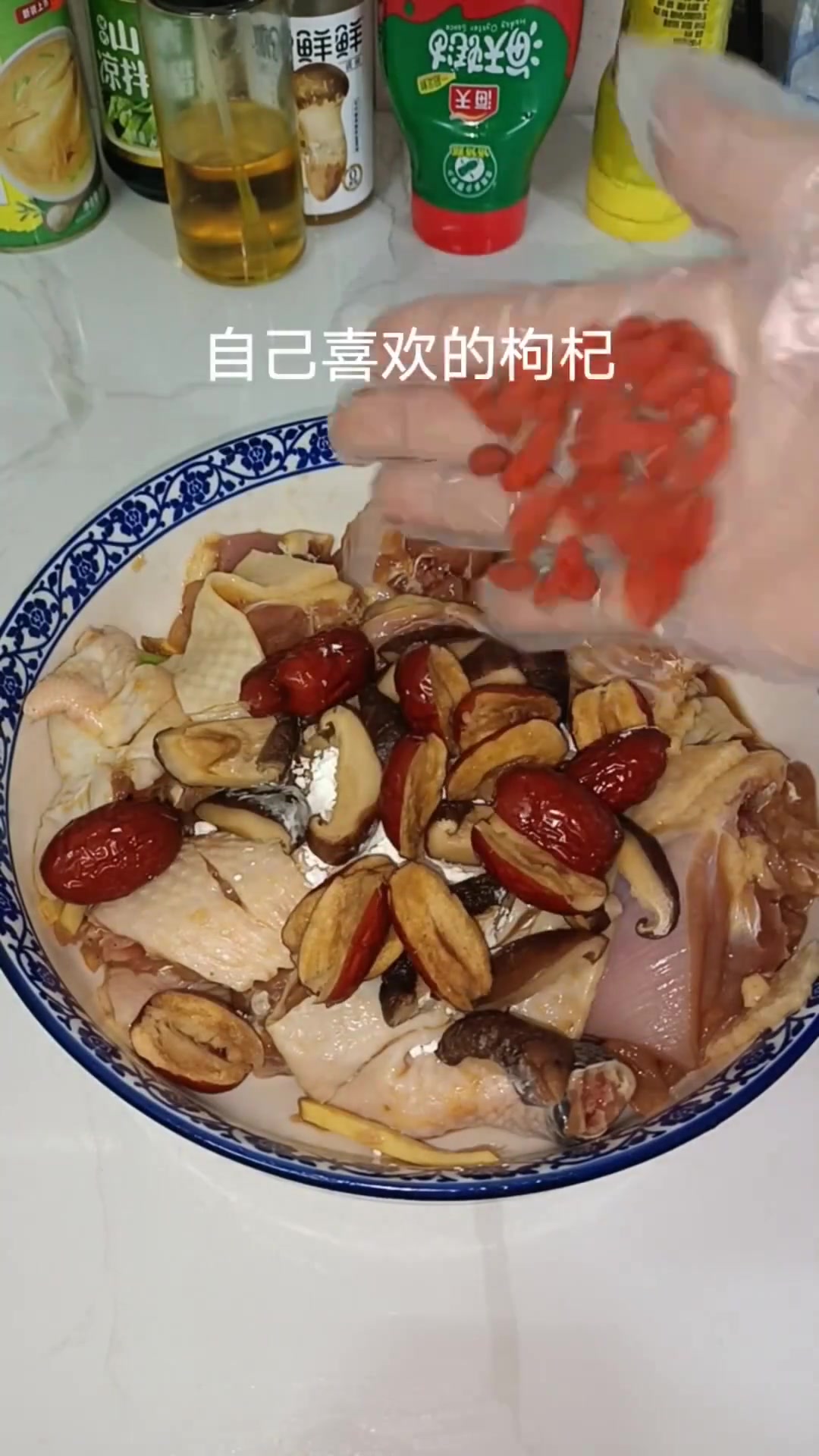 清蒸滑鸡简单营养又好吃，记得多煮米饭，鸡汁拌饭超赞
