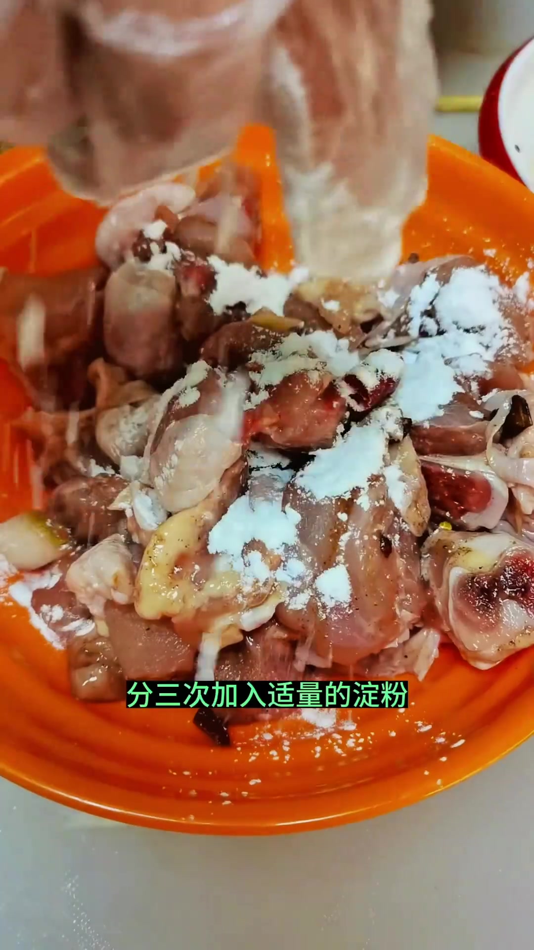 传统八大碗中的黄焖鸡块
