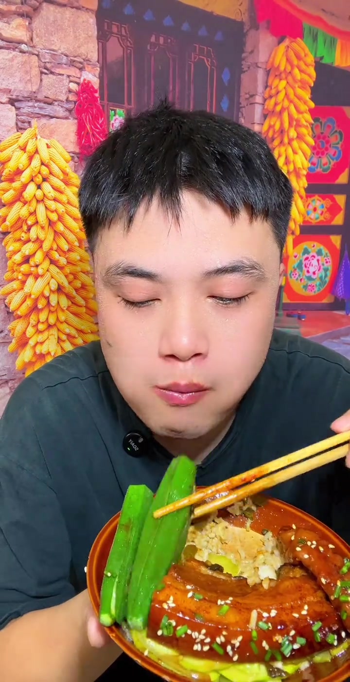 哥哥姐姐吃饭啦！农村家常菜，香！红烧大刀肉等