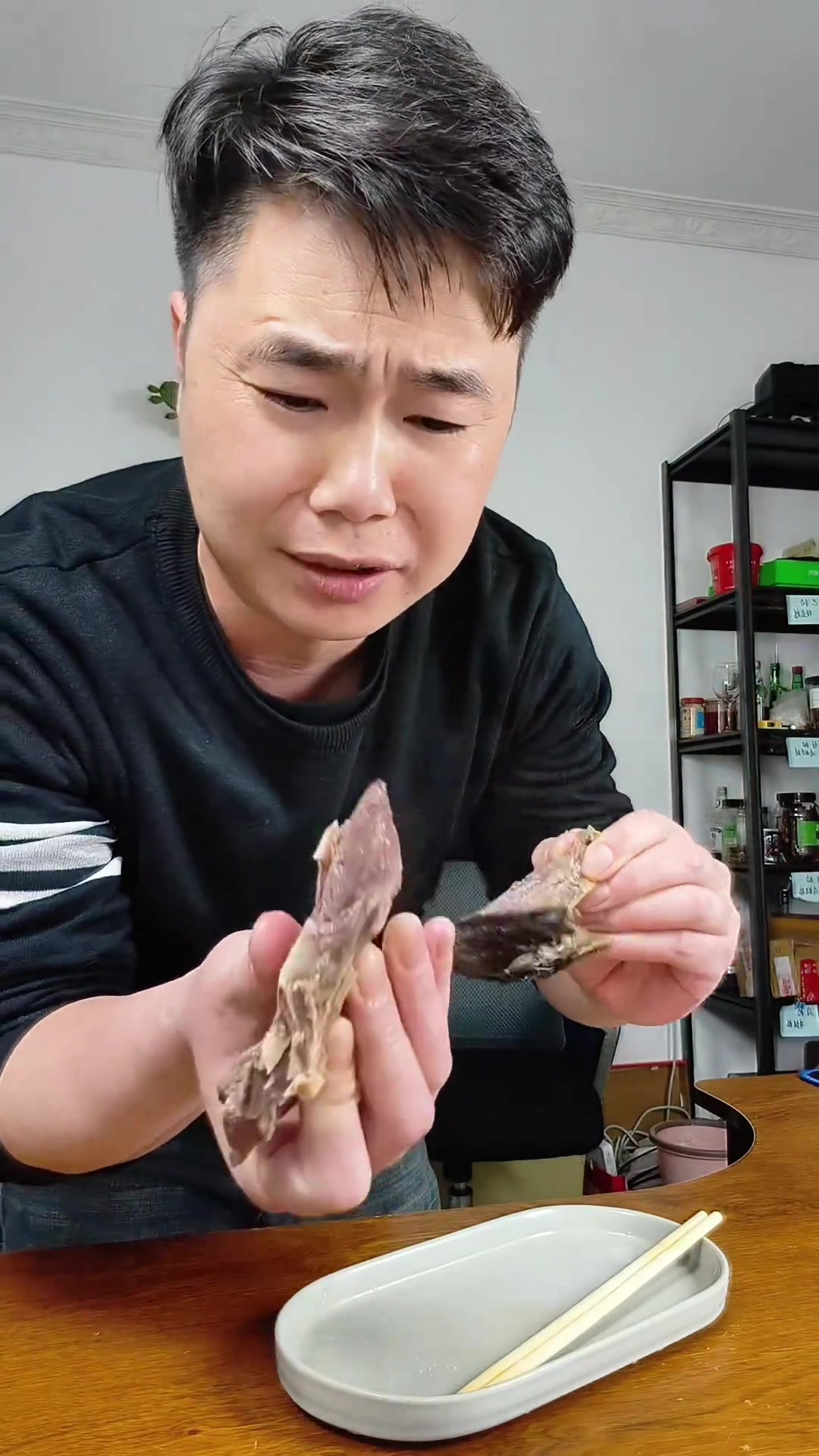 挑战吃千年僵尸鱼,一百万奖金能否拿下?