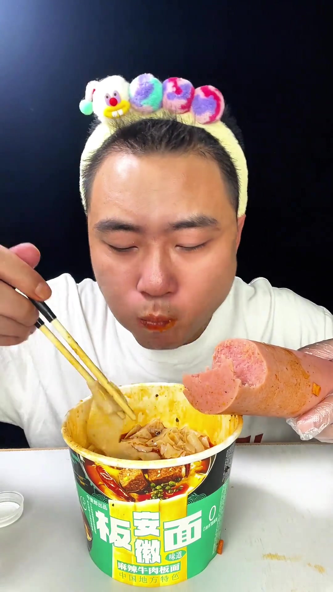 吃饱再说，板面搭配火腿肠