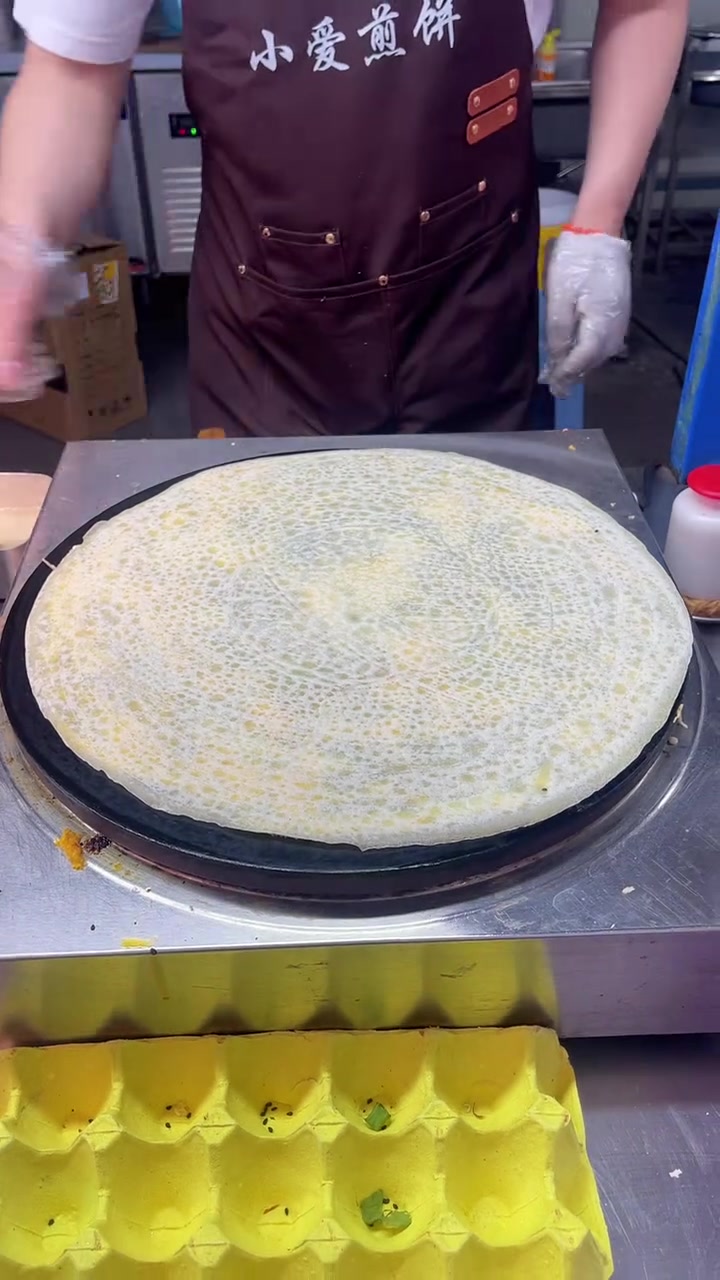 不会摊煎饼果子看这招！超详细教程来啦