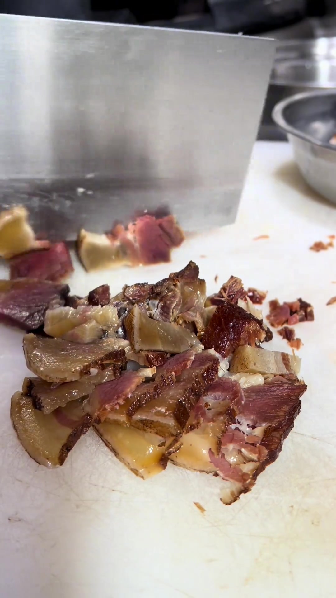 四川烟熏腊肉炒尖椒，简单好吃做法来啦！