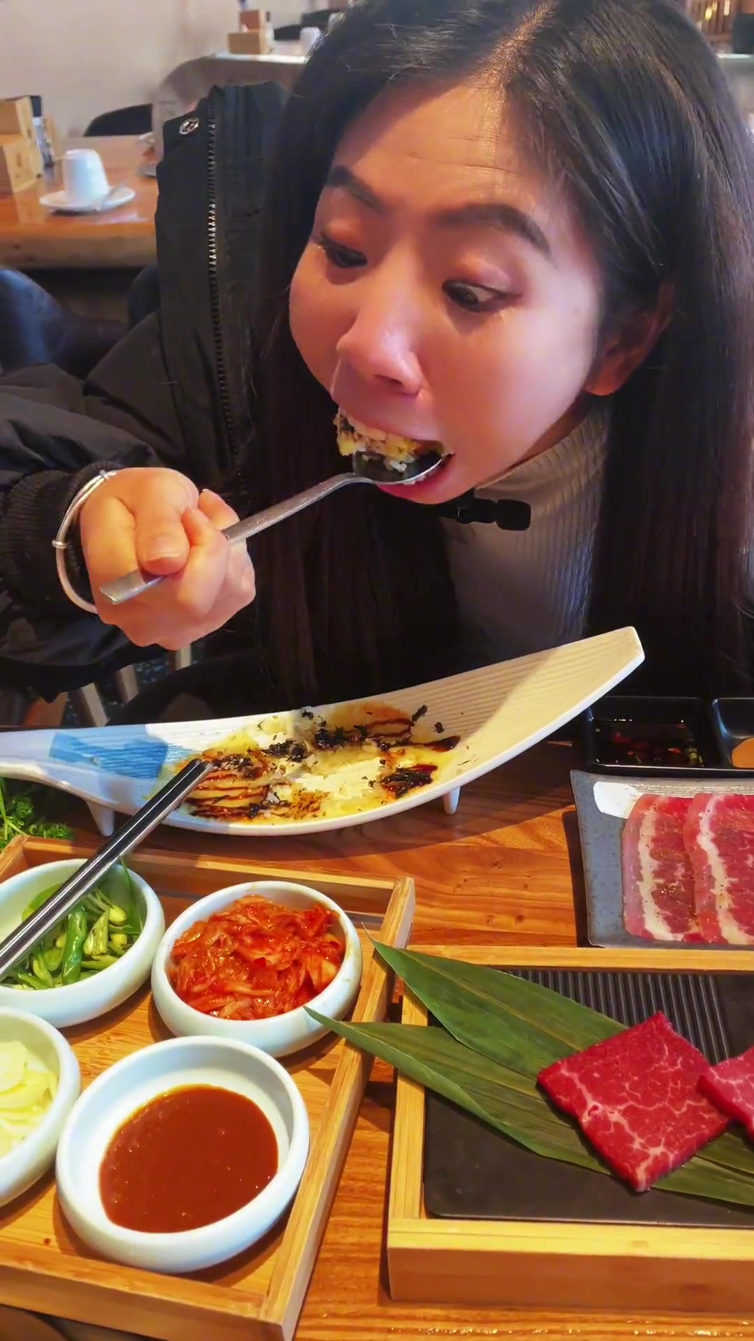 快来牛先生吃烤肉,还能看帅哥