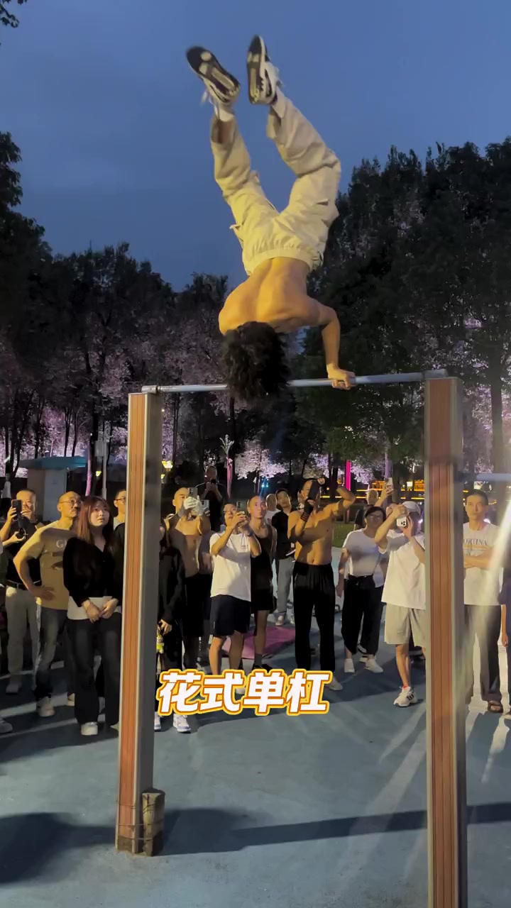 当鱼总来眉山的公园炸鱼再次被围观是什么样的感觉