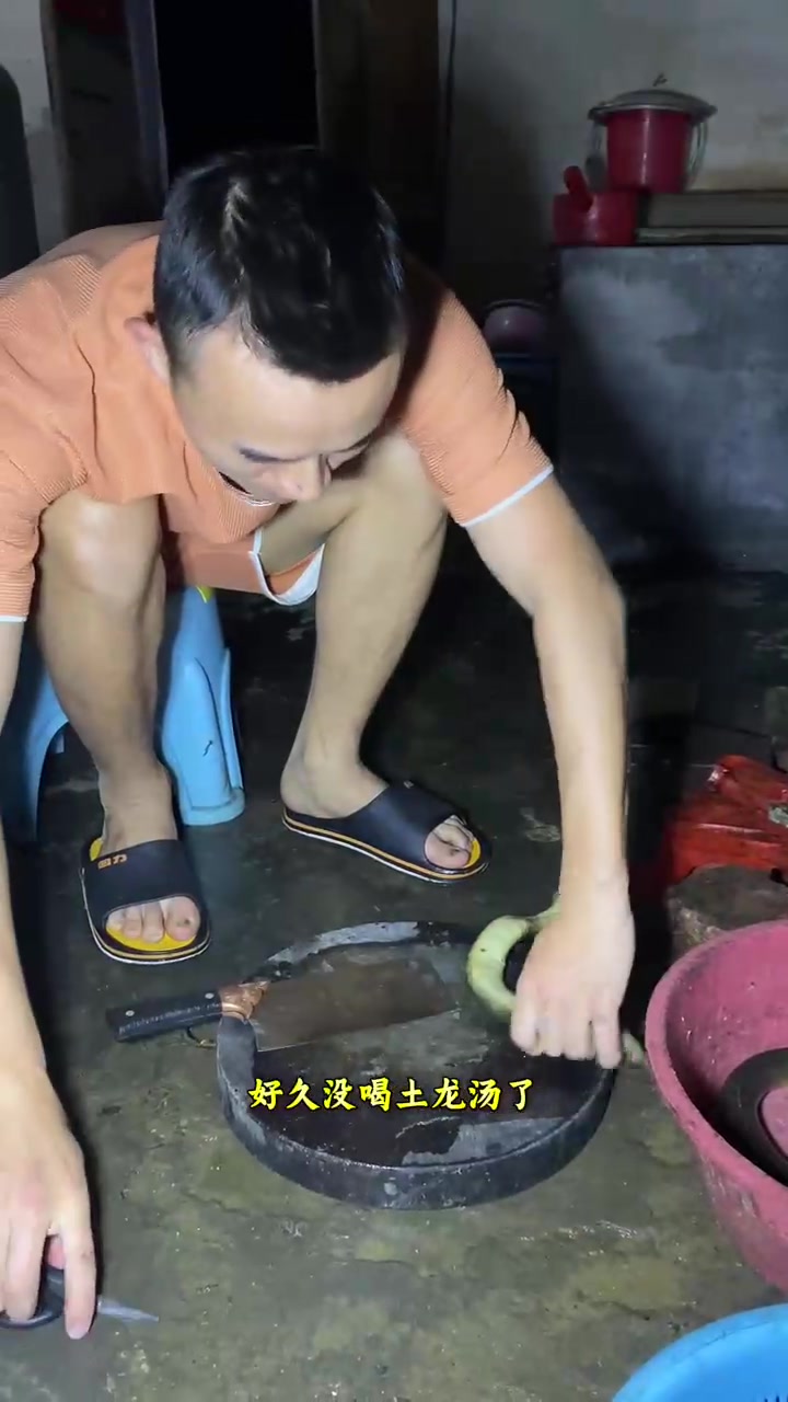 周末去赶海抓土龙，回去煮鲜美土龙汤