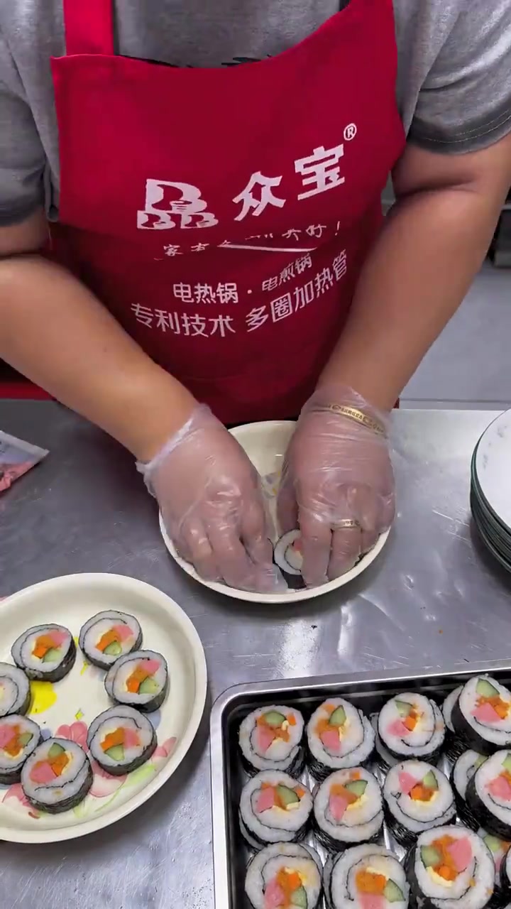 小饭桌的高配米线紫菜包饭,孩子们超爱!