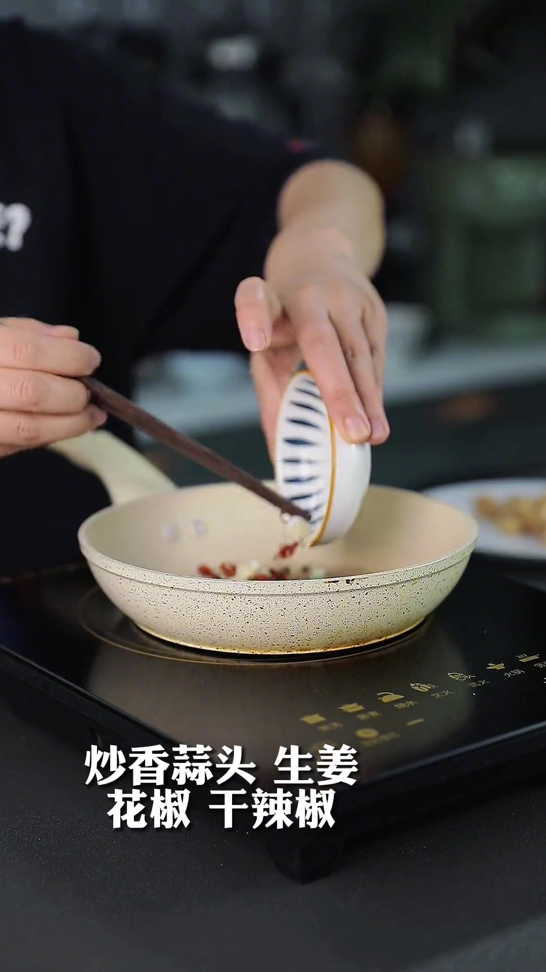 宫保鸡丁加藜麦饭一人餐，共385大卡