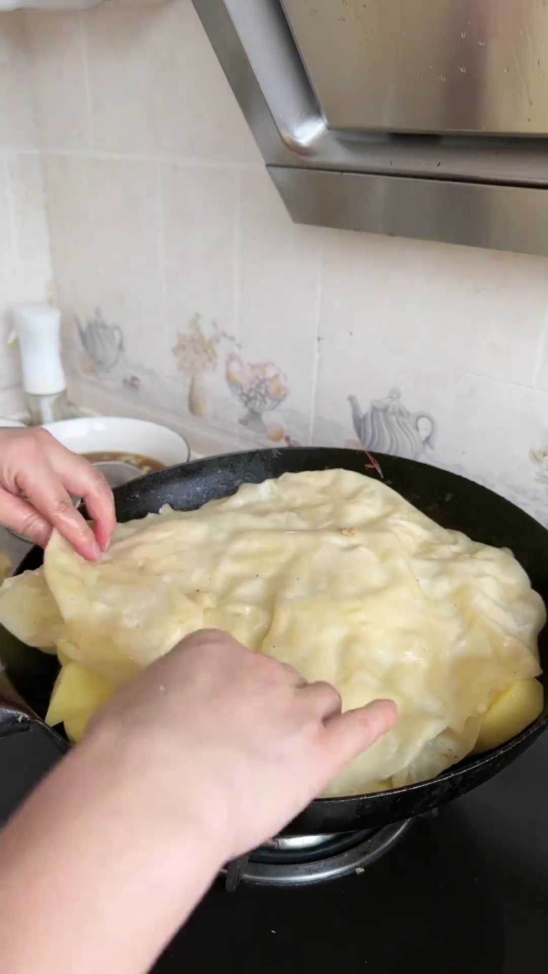 妈妈做的羊排焖饼子出锅，香极啦