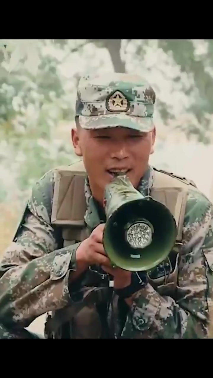 这样的生日应该会终生难忘吧！“魔鬼周”艰苦训练里的温暖，战友分享的蛋糕和暖心的祝福，你愿为