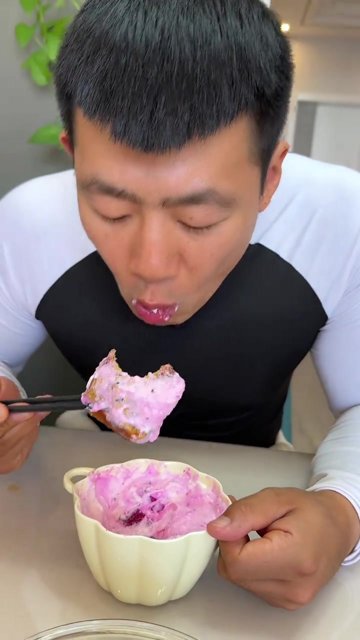 健身夫妻干净饮食三餐吃什么！早～鸡蛋煎吐司，午～包菜炒鸡丁，晚～低卡凉拌豆腐！