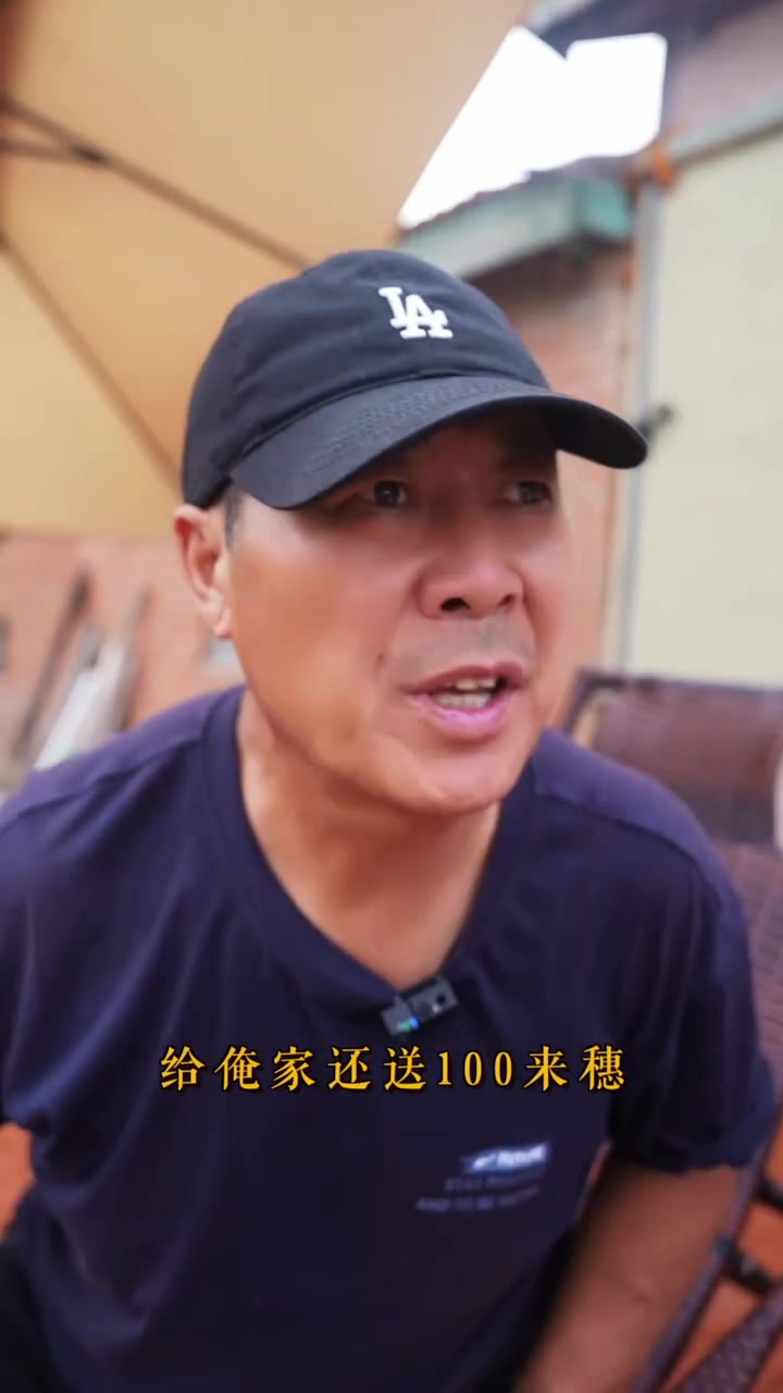 就俺们东北这个“牛肉烀辣椒土豆猴咸菜”一滴水不放,你就吃吧,牛肉软烂入味,越嚼越香!土豆猴