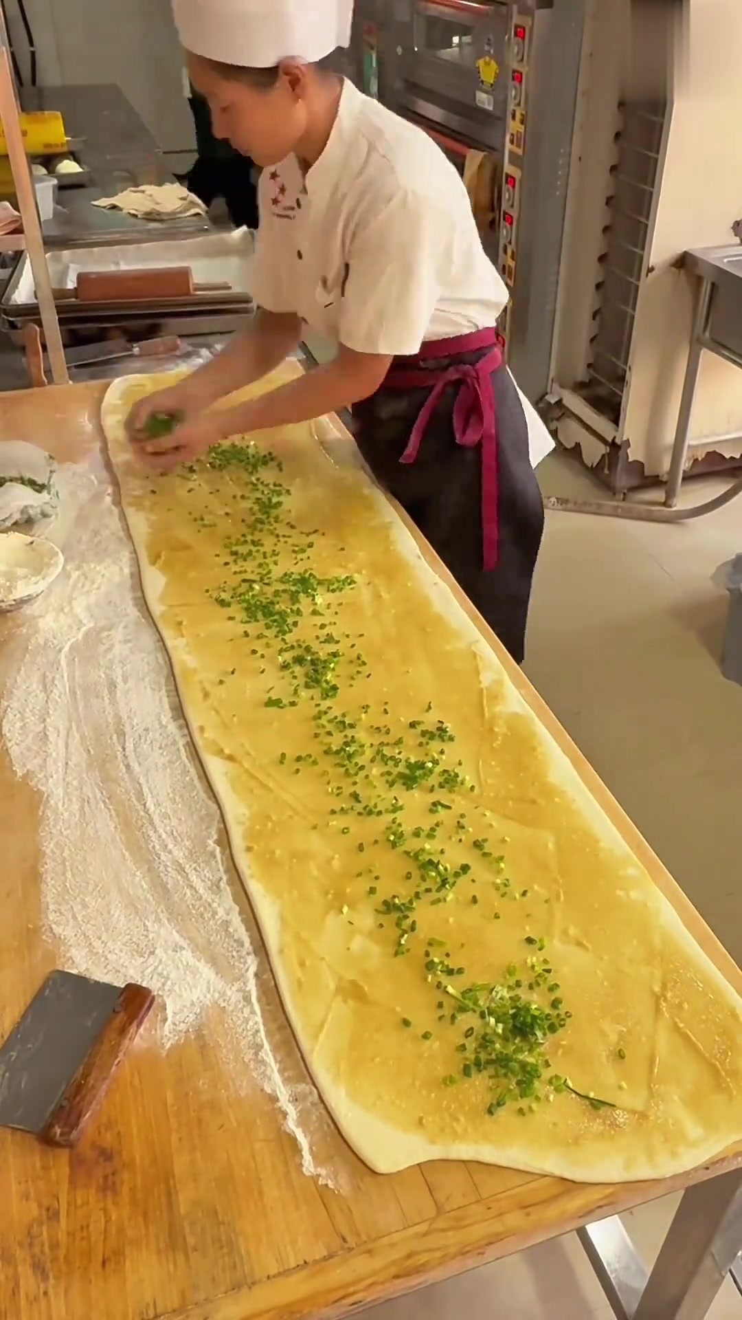 500克面粉饼胚面油比例：50毫升油+多种调料