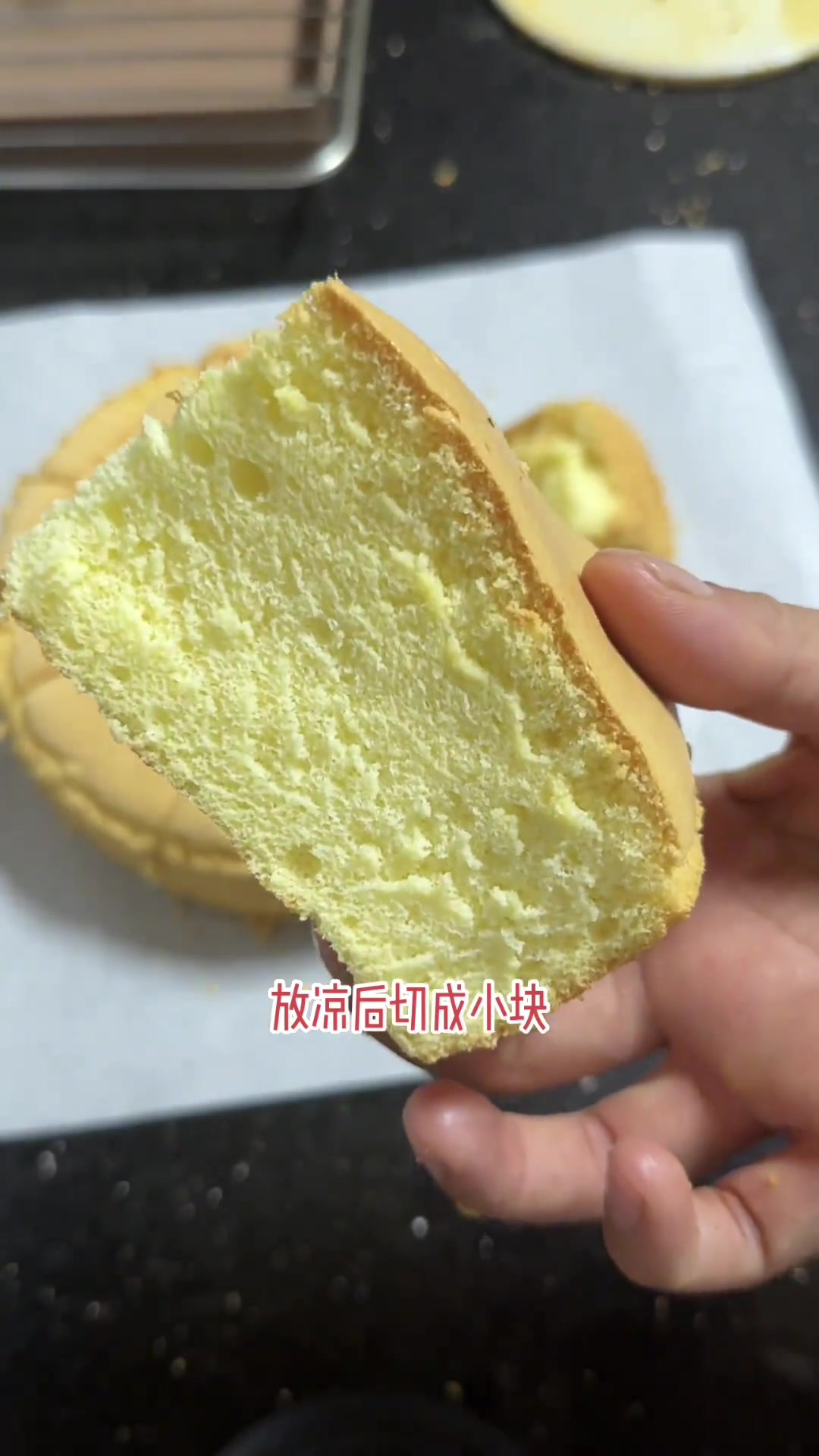 孩子馋蛋糕，用婆婆家土鸡蛋做，再配芒果西米露