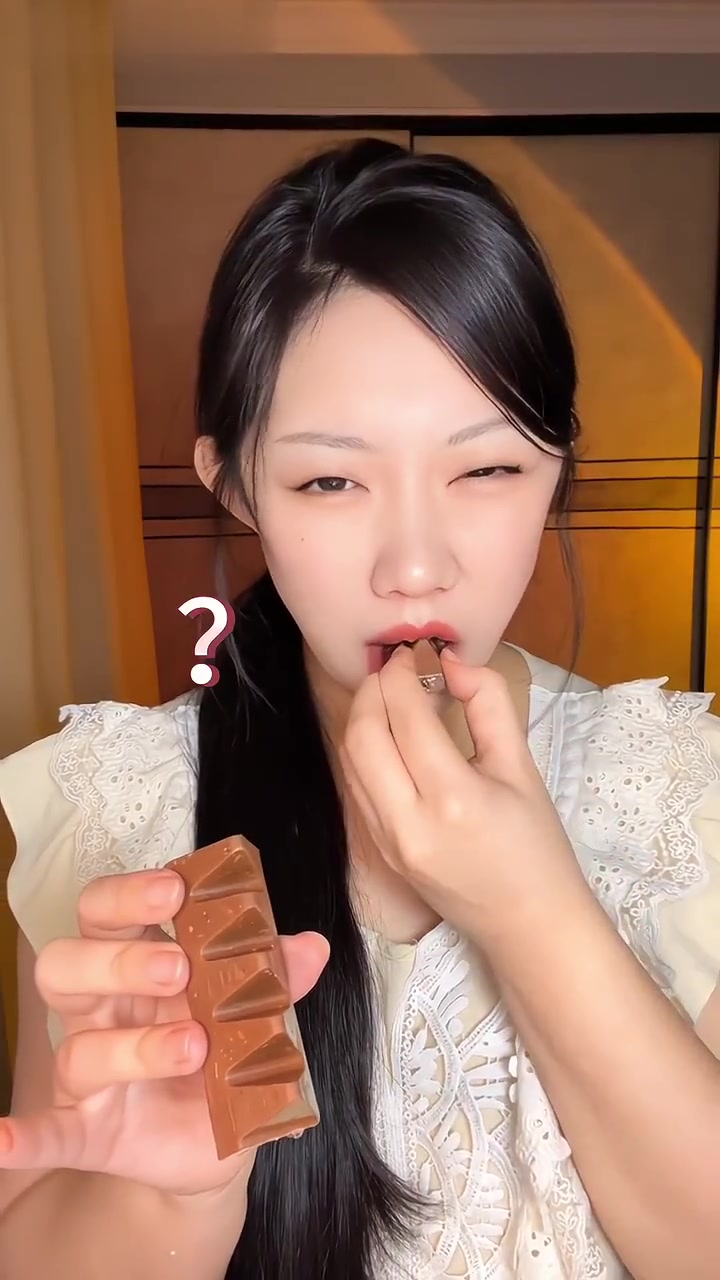 沉浸式试吃网上很火的3个巧克力,看看好不好吃