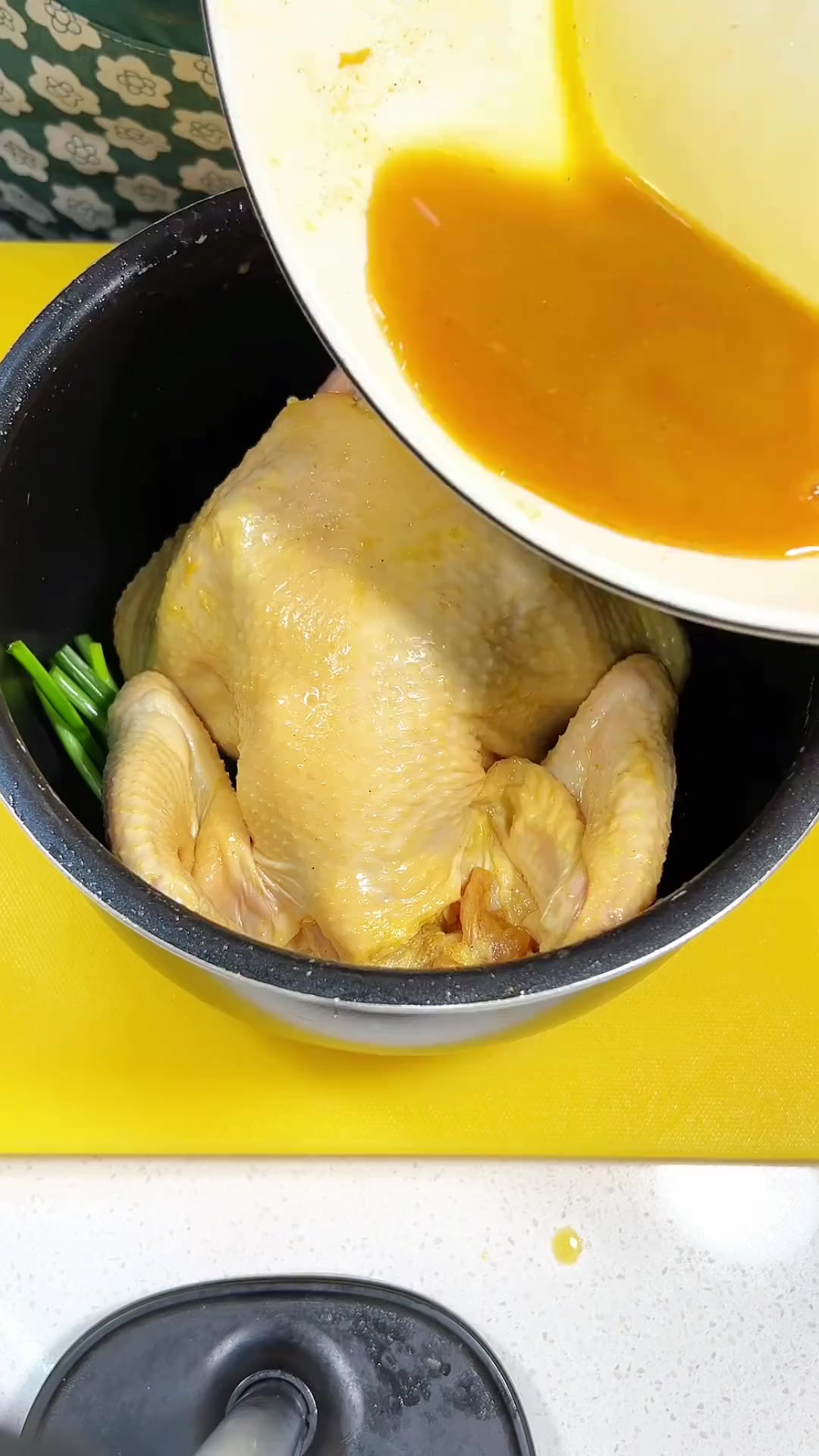 简单又好吃的鸡做法,电饭煲盐焗鸡必在前三!