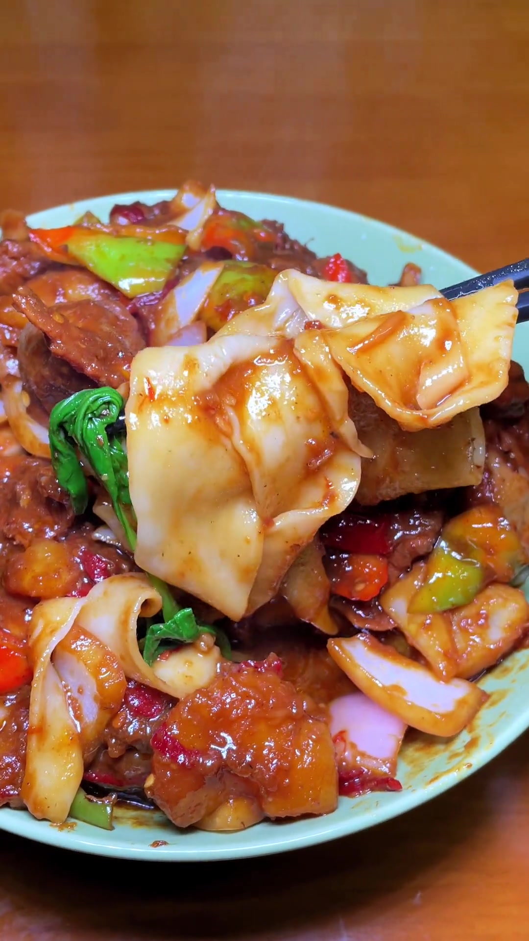 大盘鸡家常做法,鸡肉软烂脱骨不腥不柴