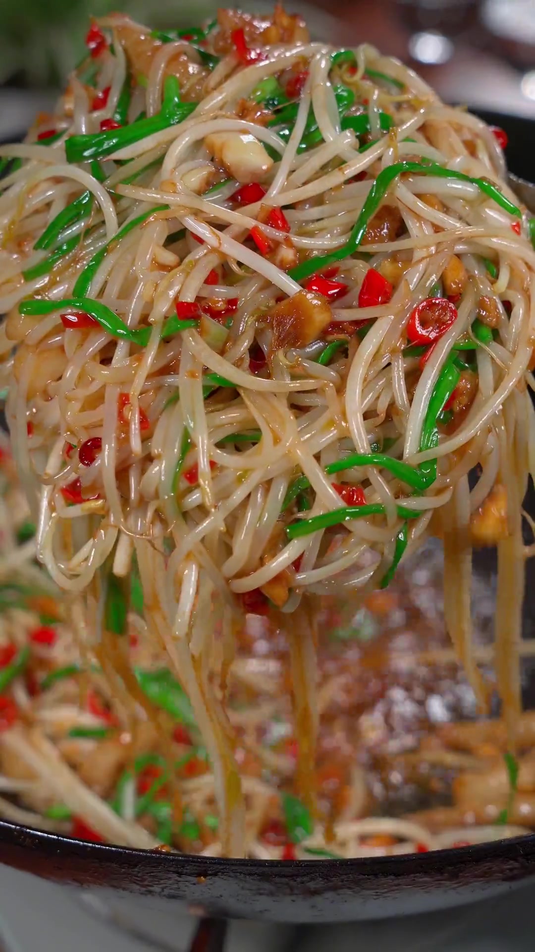 清炒豆芽，口感脆嫩，味道超赞