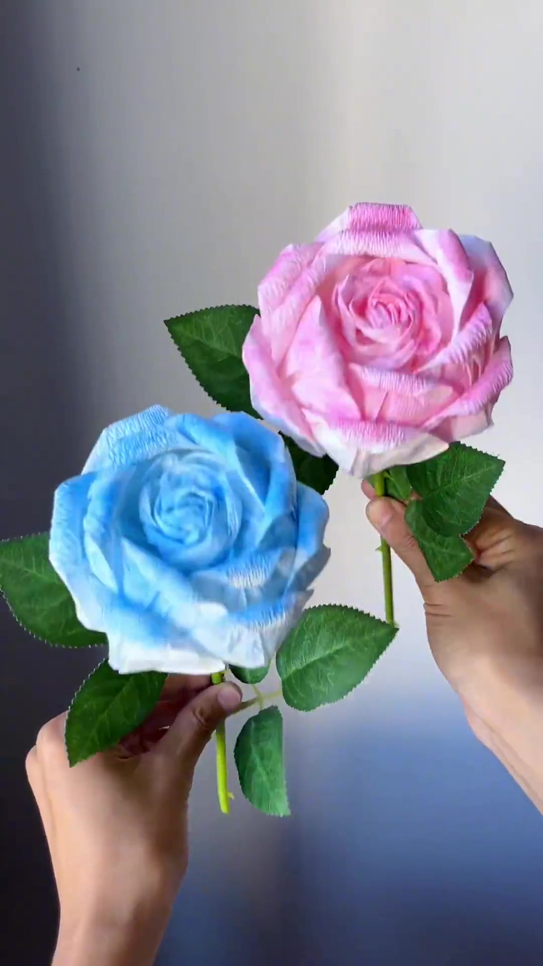 「收藏!教你用纸巾折玫瑰花」用纸巾可以折一朵漂亮的玫瑰花,快试试吧↓↓手把手教你做手工(小