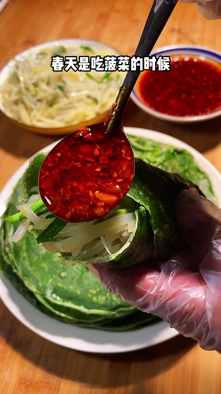 菠菜煎饼,柔软劲道,卷菜配蒜汁超香