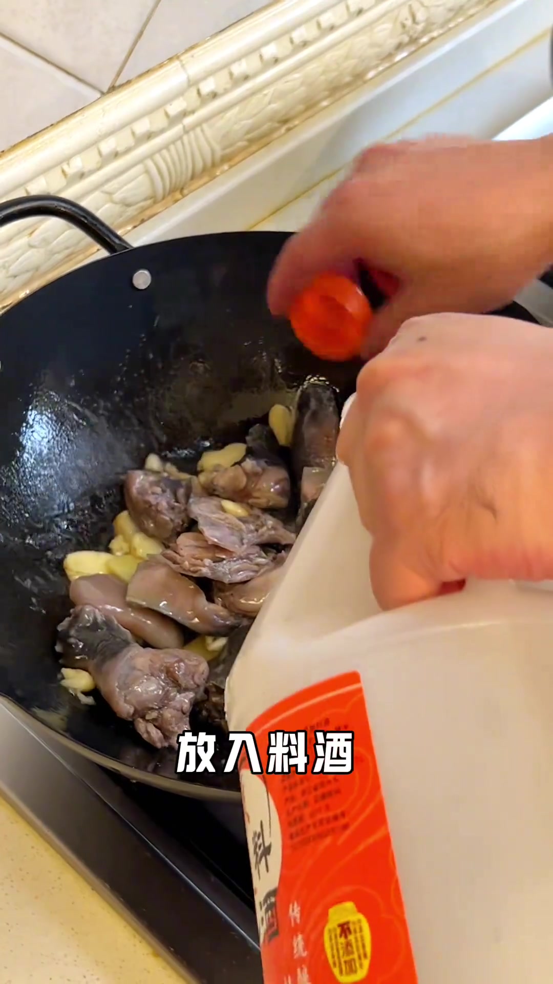 大家爱吃甲鱼却嫌自做麻烦，今分享黄焖甲鱼做法