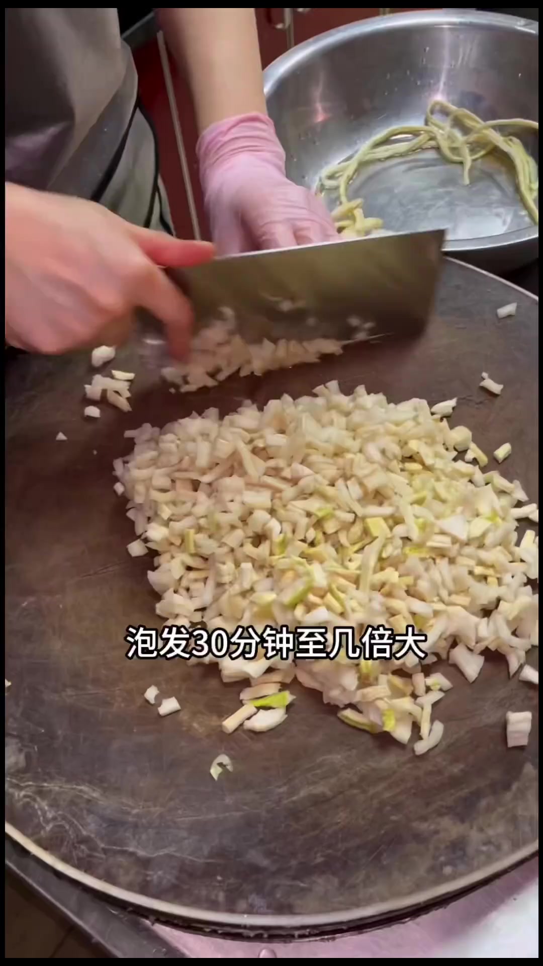 萝卜干炒鸡肉香入味,成本低,下饭神器快试试!