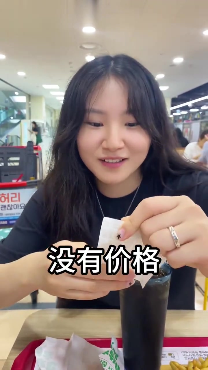 韩国汉堡店新品竟是炸辣椒!