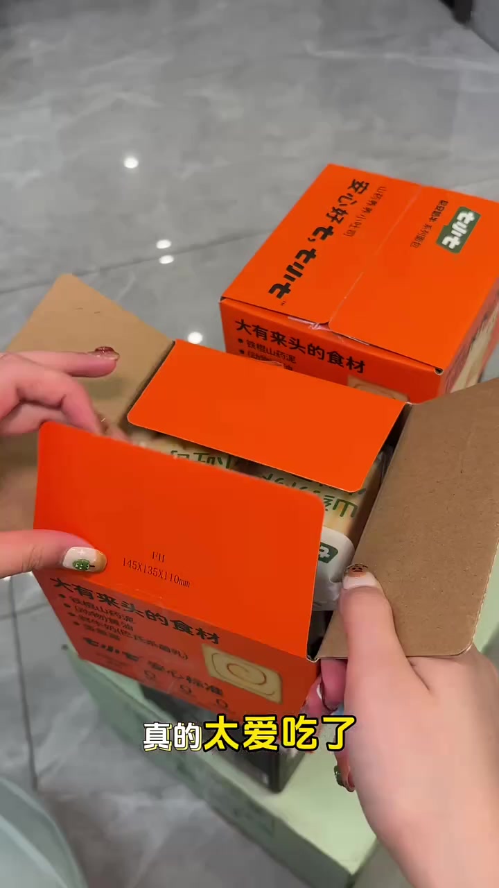 各种组合的吐司面包都特别划算,这个价格赶紧冲,开学自己做早餐,平时做加餐,他们家面包配料表