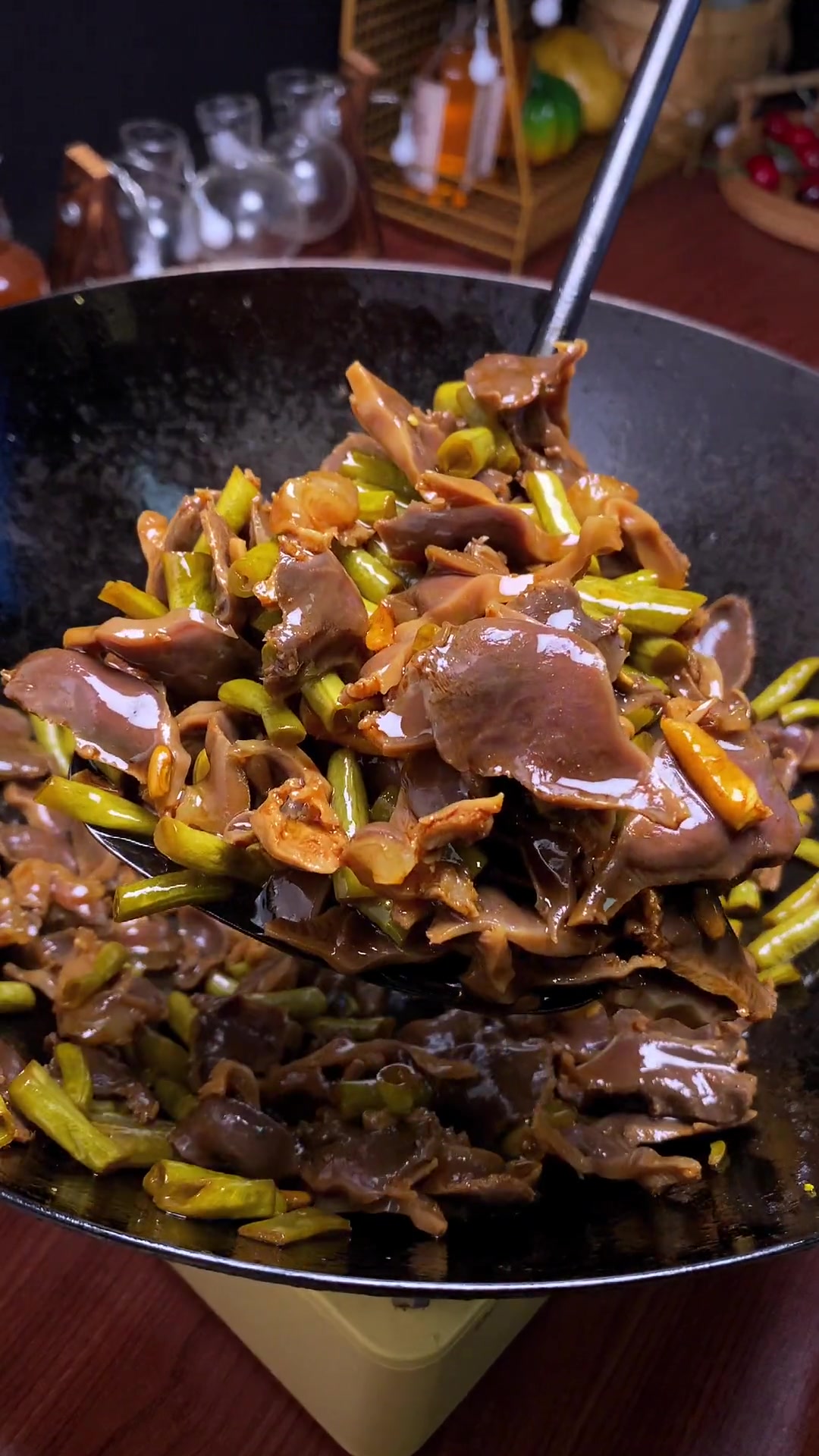 酸豆角炒鸭肫,酸辣下饭