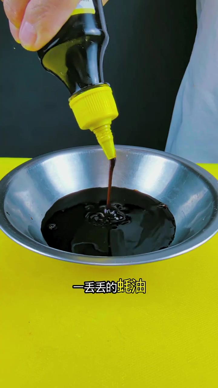 青椒火腿炒鸡蛋这样好吃又下饭！