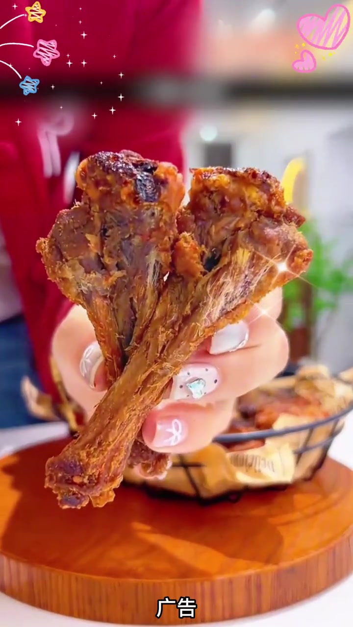 饿了馋了来一袋鸭翅根,先卤后烤的贼入味,肉质紧实有嚼劲,干香干香的,追剧下酒吃太绝了!