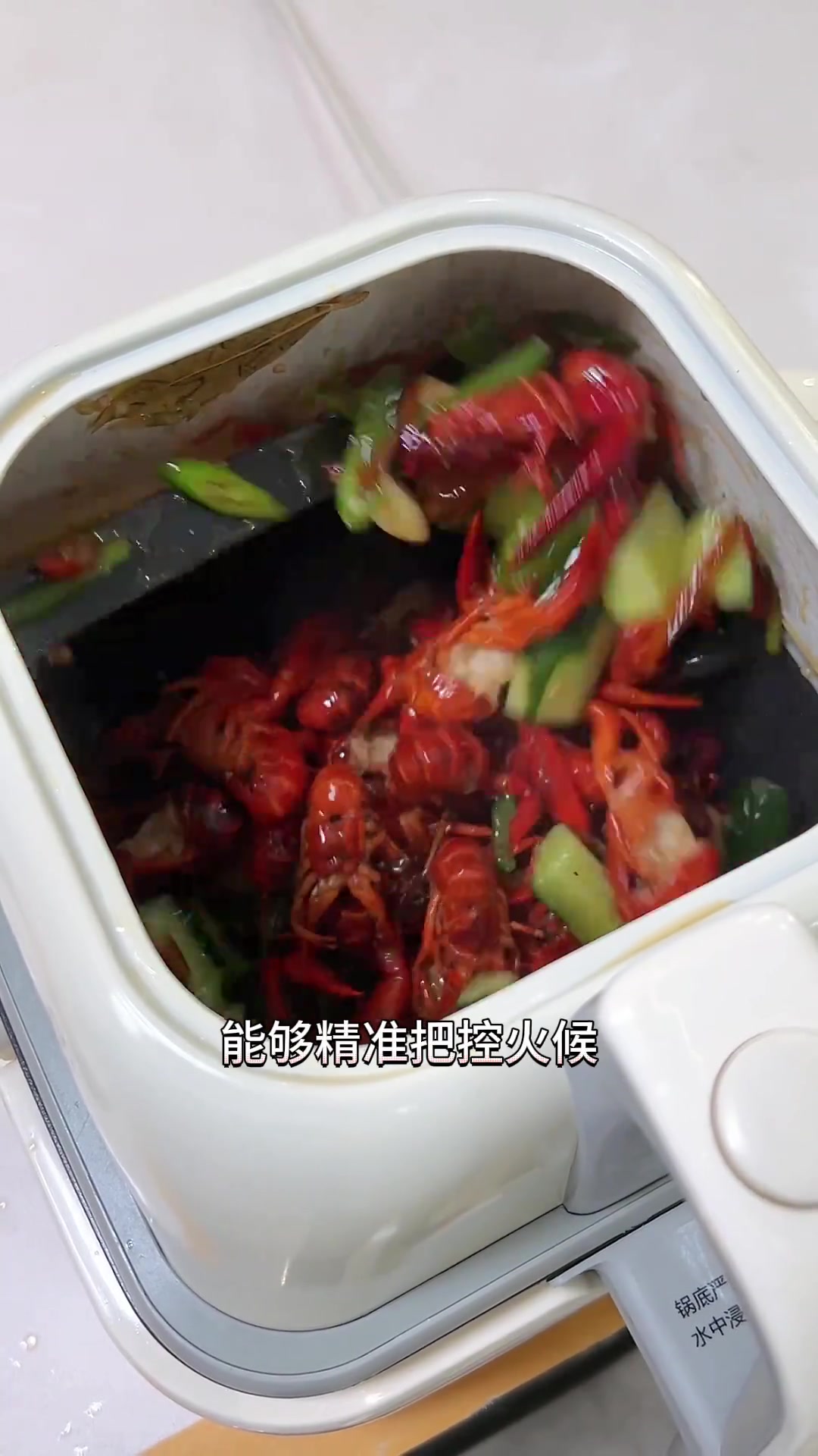 夏天厨房做饭全身汗流浃背，真的很需要一台苏泊尔智能炒菜机器人