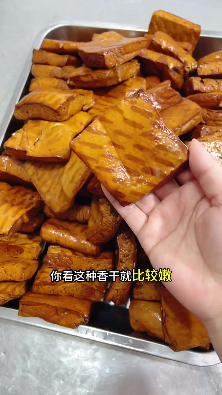 分享食堂下饭菜芹菜香干炒鸡蛋做法,香干咋处理?