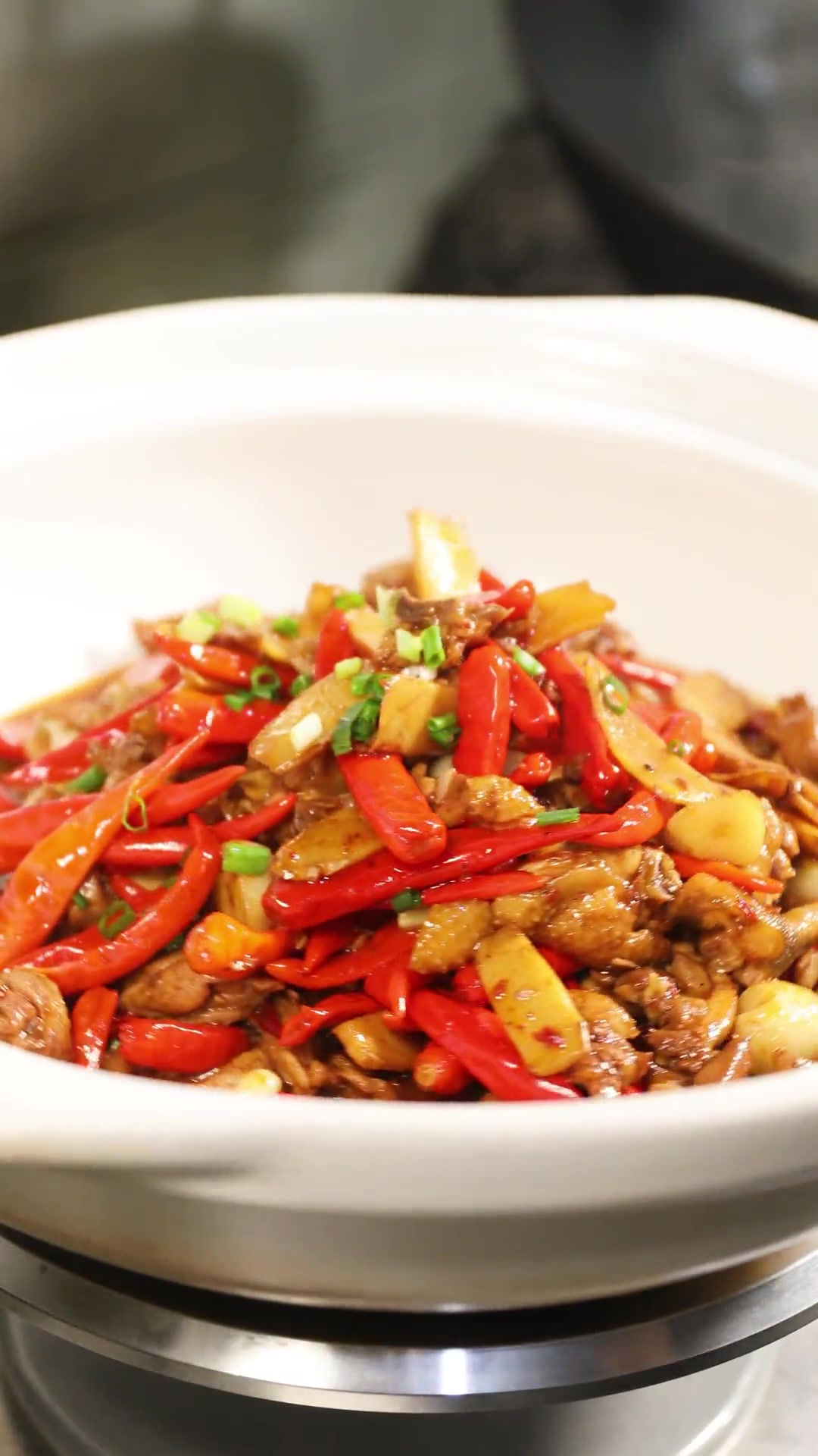 不知吃啥菜？快学老姜炒鸡，色香味俱全！