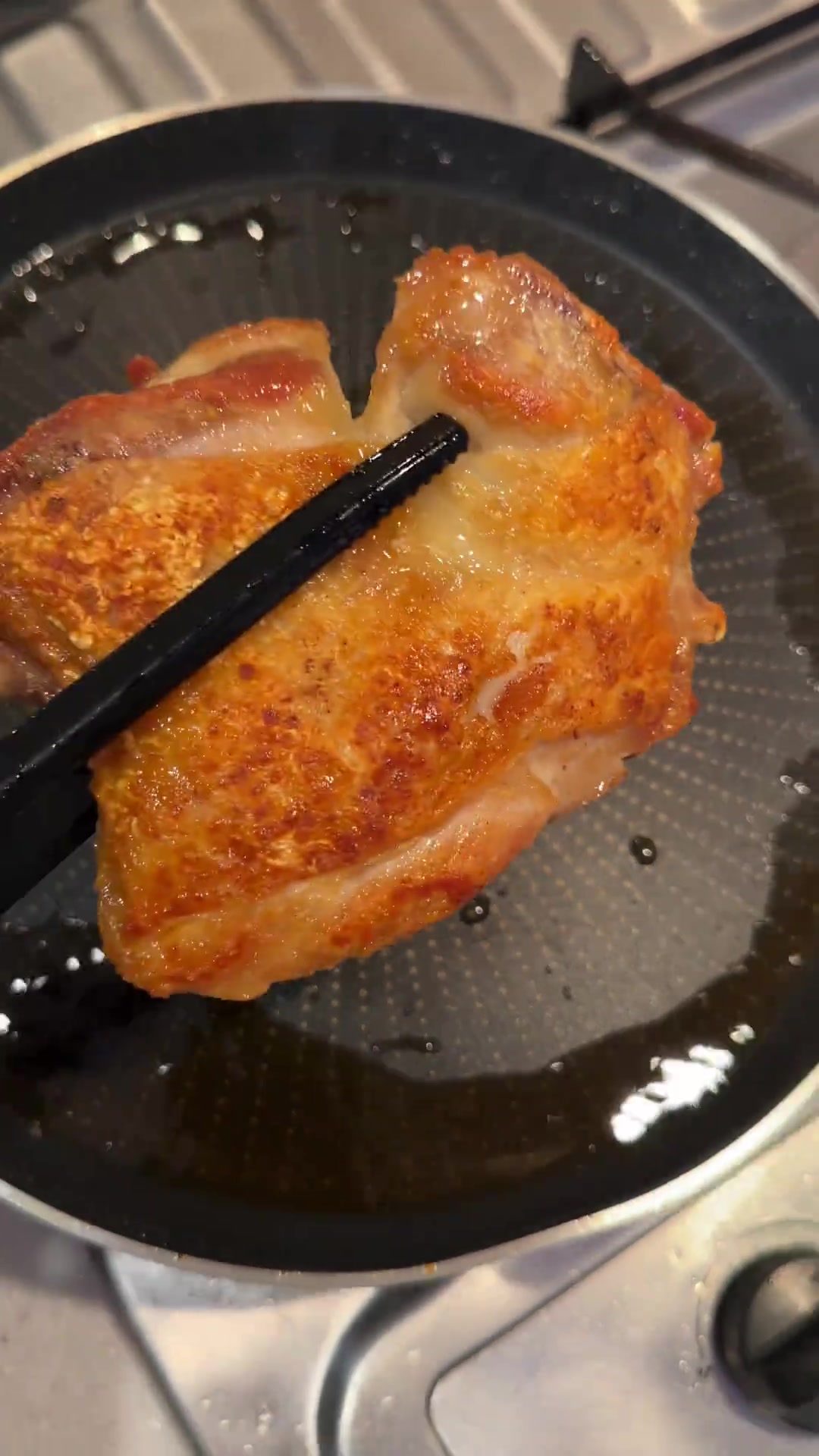 今晚吃奶酪大鸡排和黑椒牛肉炒乌冬面解辣