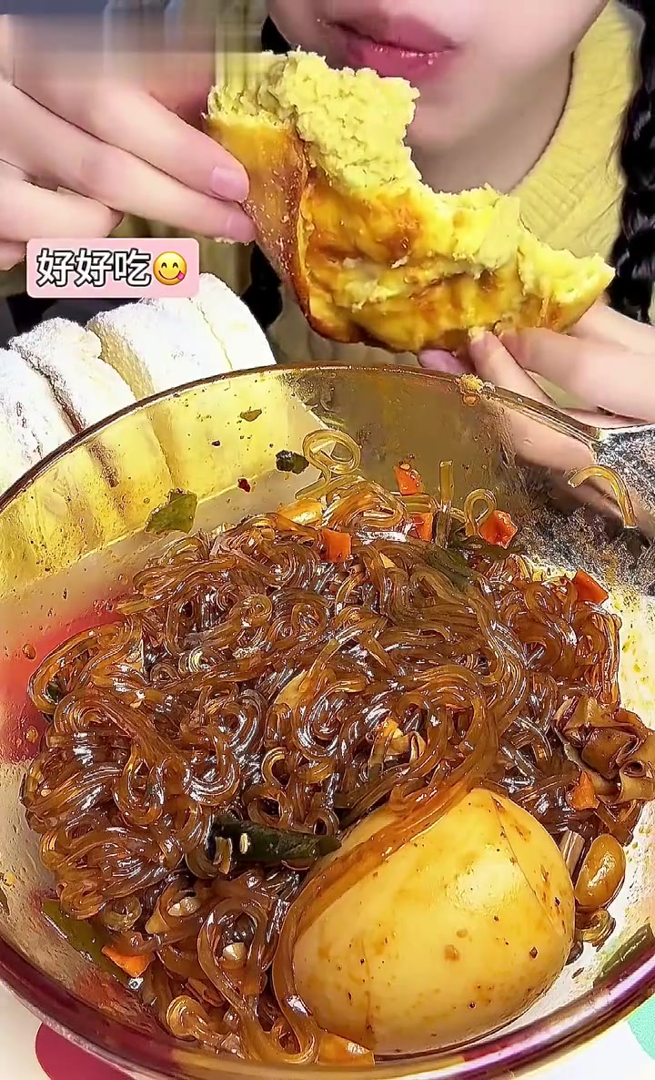 胖东来酸辣粉、岩烧芝士榴莲面包、芋泥雪贝超满足