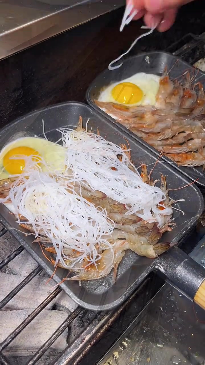 给大家分享铁板蒜蓉粉丝虾