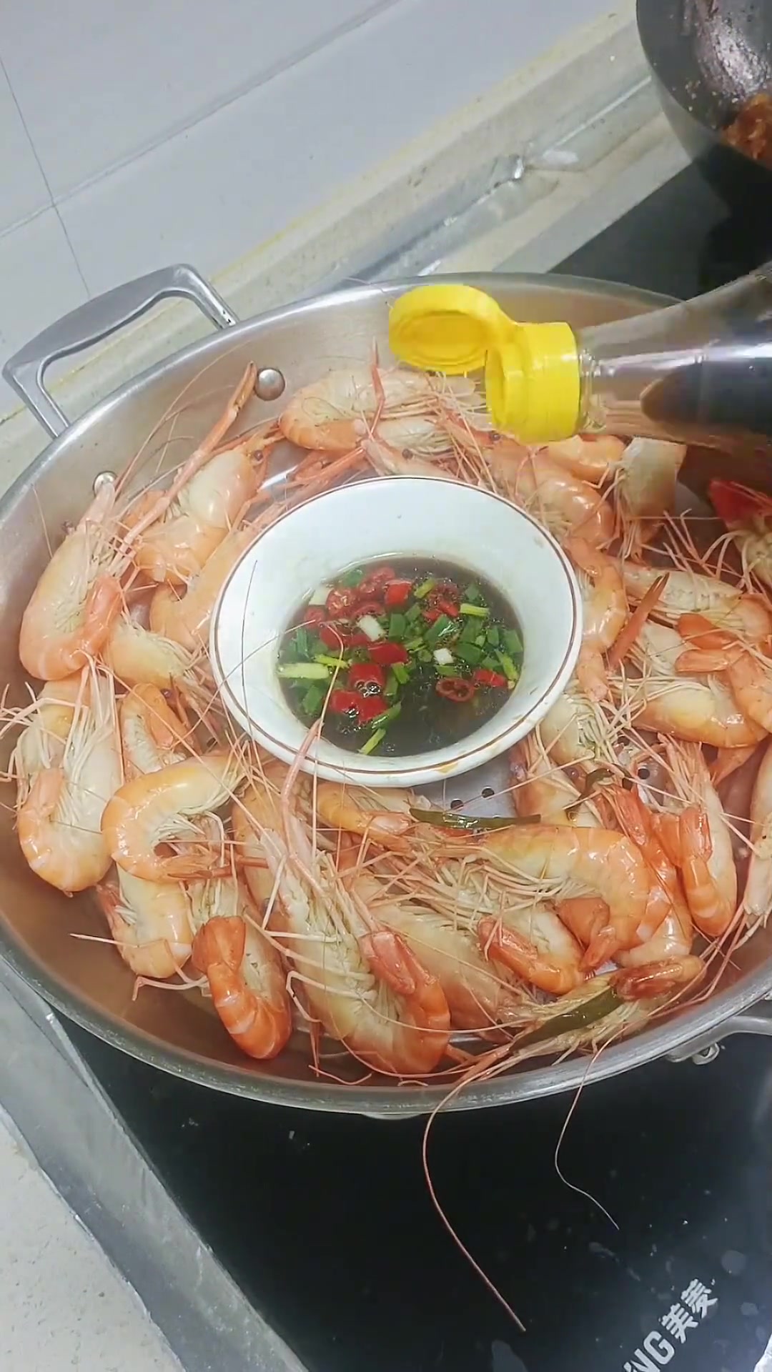 清蒸罗氏虾配猪油