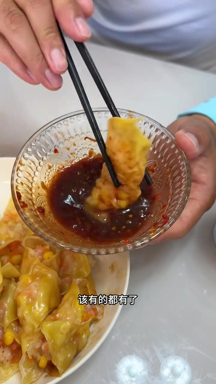 健身夫妻干净饮食三餐吃什么！早～虾滑蒸饺，午～西兰花鸡腿炒饭，晚～黄瓜菌菇汤！