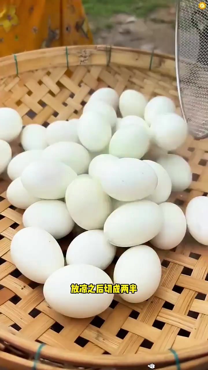 自制咸鸭蛋配白粥