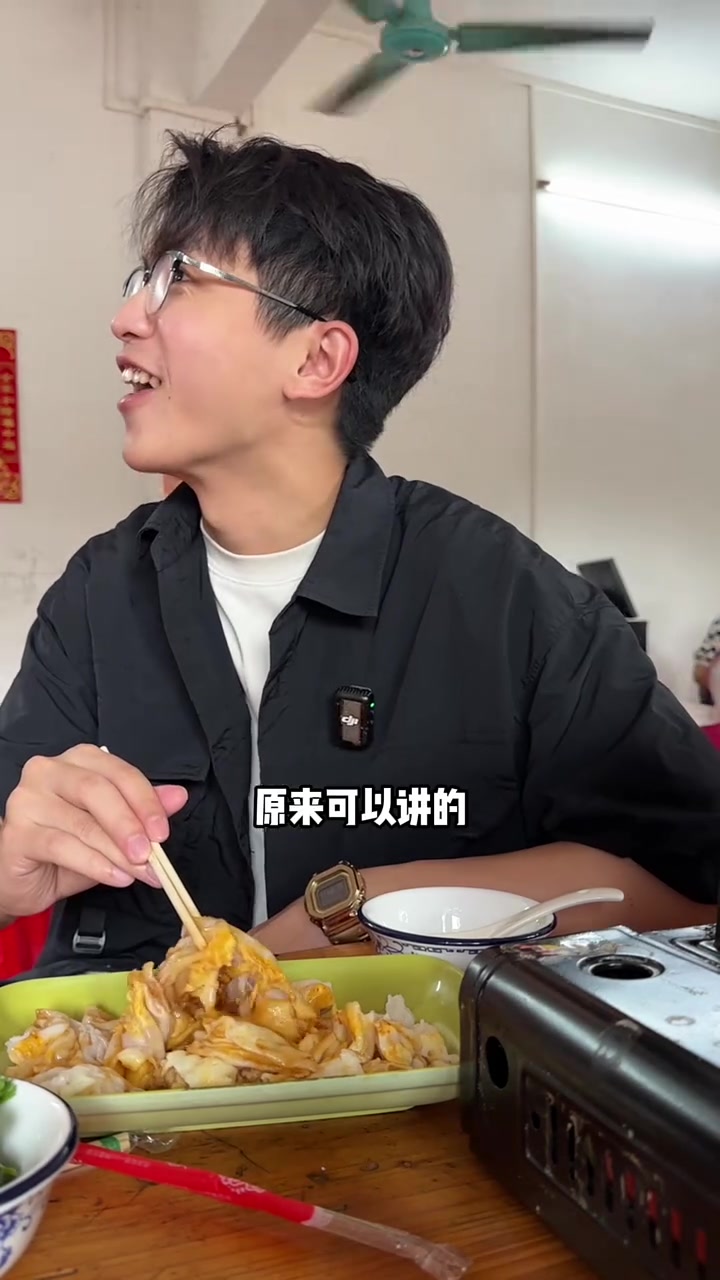 没想到在广东早餐铺能边吃边唱K