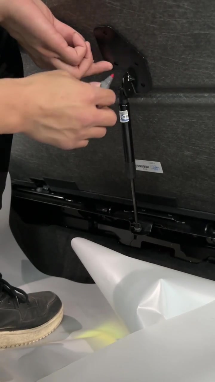 国产X5L后备箱安装液压支撑杆，安装教程