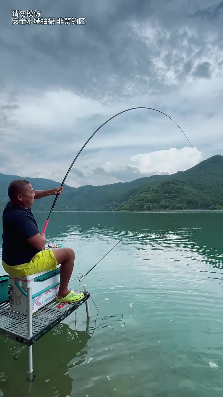 白龙湖野钓,刚来就上了大货 鲫鱼大叔