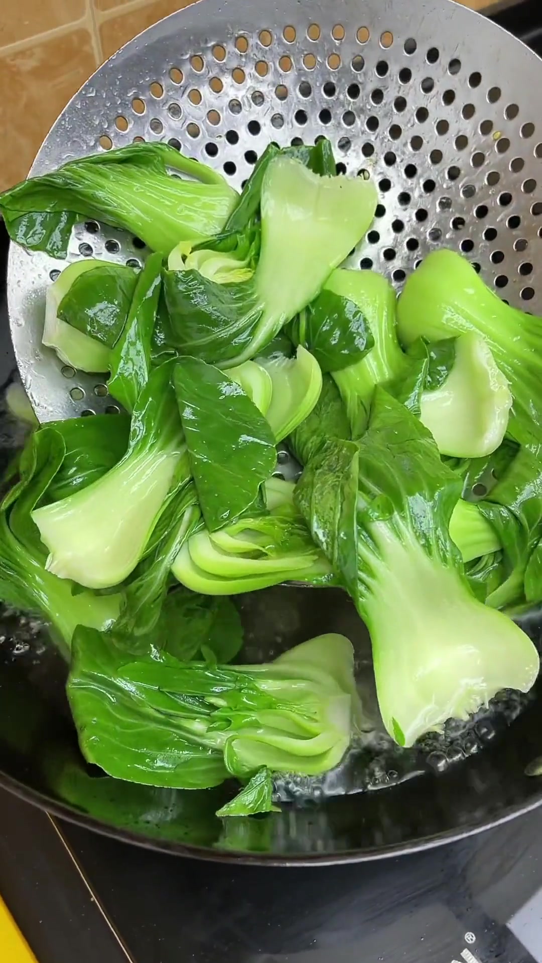 香菇烧油菜总做不好？看这招，简单又好吃！