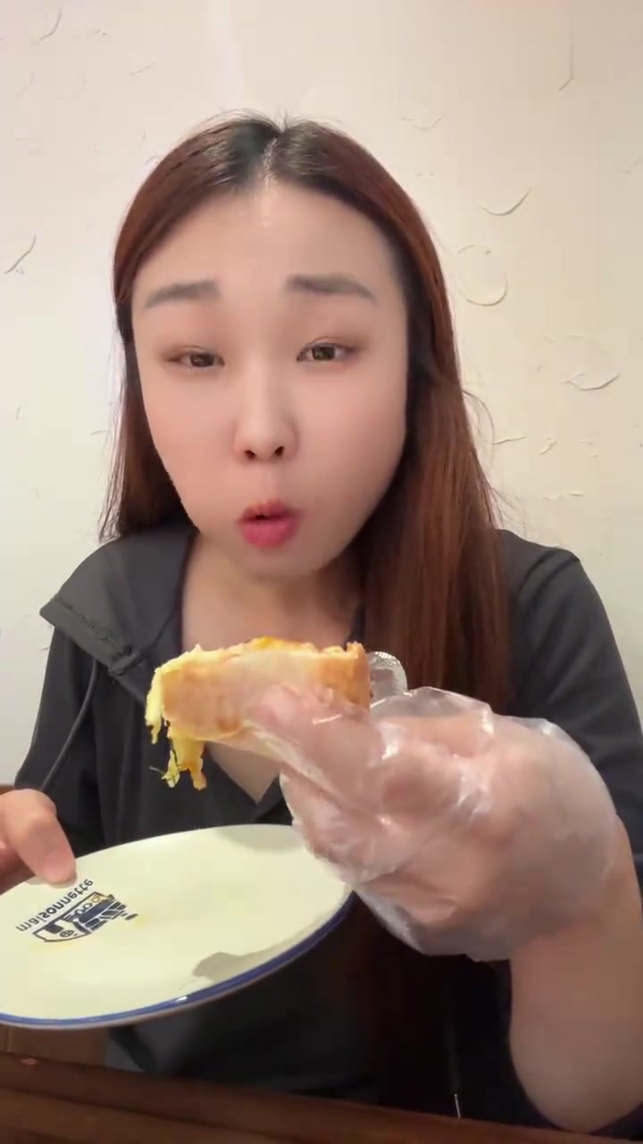 吃焦糖大蛋糕啦!