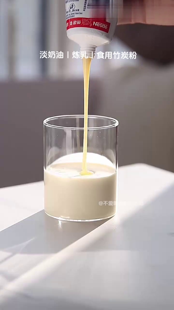 贴秋膘!四款椰子糖奶茶,承包秋日奶茶～