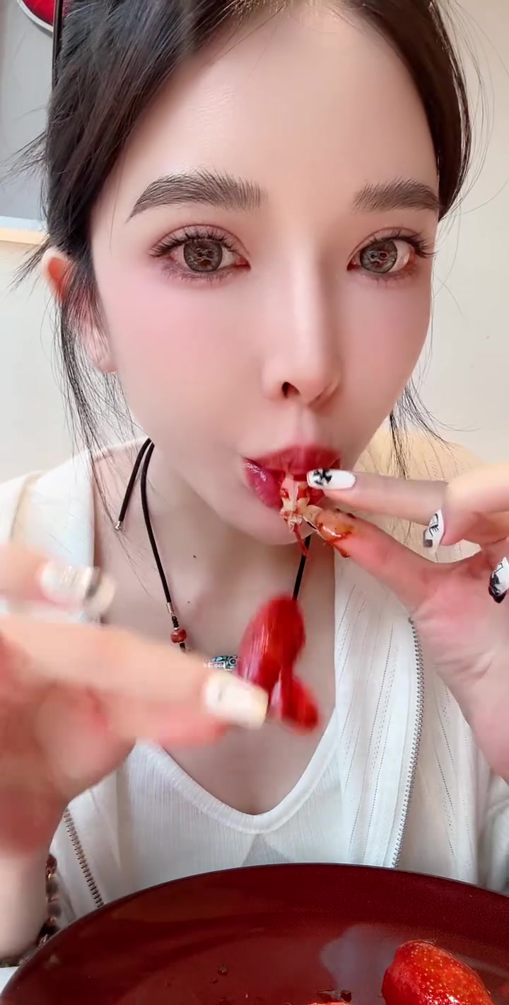 打卡北京胡大小龙虾,好吃但排号人多,怕胖