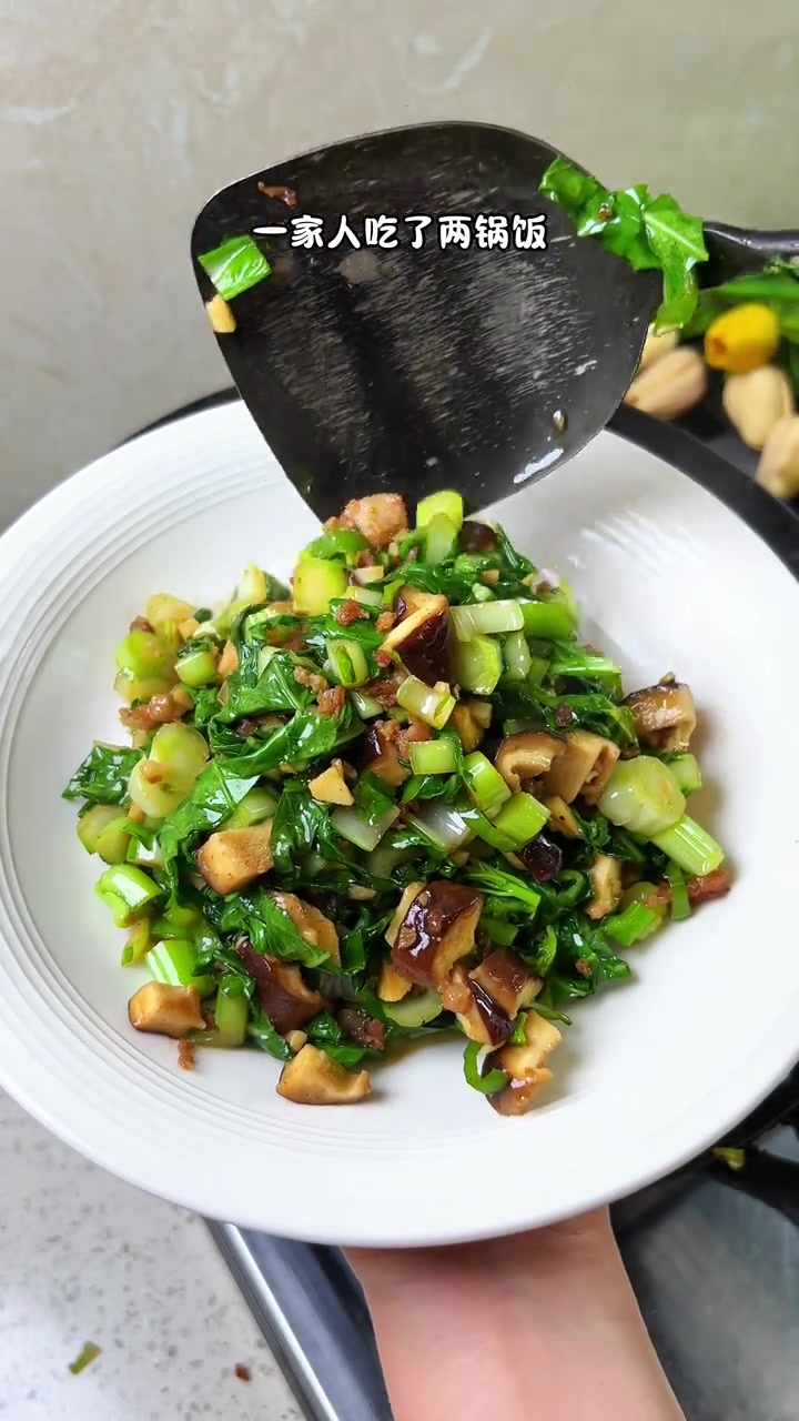 真是米饭遭殃的一道菜，菜苔爽口，香菇鲜美加点肉末真是香到爆，口感丰富真的超下饭