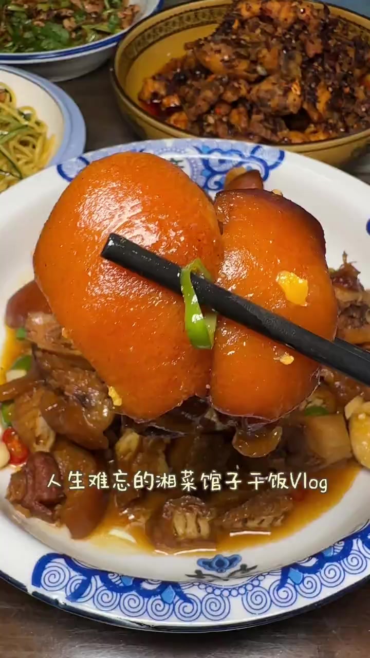 长沙开20多年湘菜馆,市中心本地人超爱去!